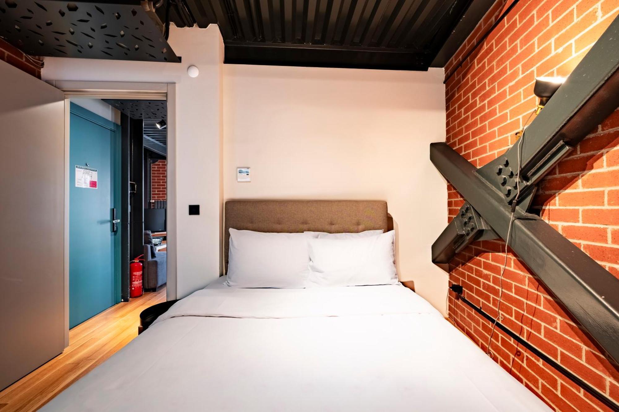 Homie Suites - "Loft 27" Urban Comfort Suites In The Heart Of Cihangir Стамбул Номер фото